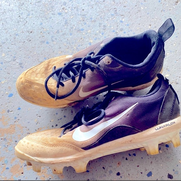 womens cleats size 7